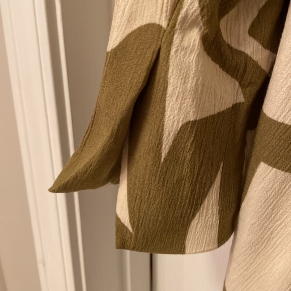 Gabrielleunion ladies’ blazer, sage and ivory, size 2 which will fit an XL - Picture 8 of 8